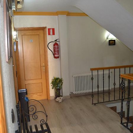 Hostal Don Juan I Alcalá de Henares Exterior foto