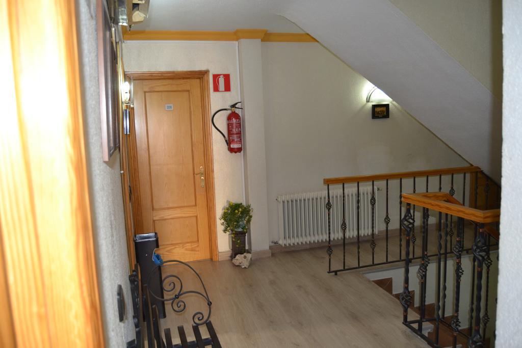 Hostal Don Juan I Alcalá de Henares Exterior foto