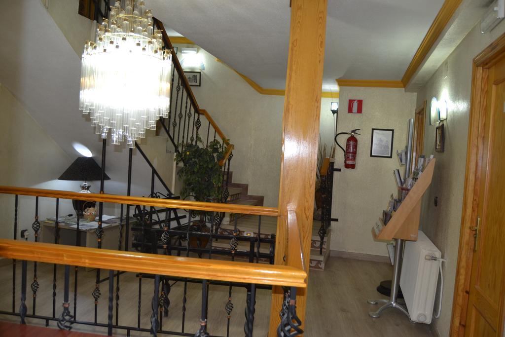 Hostal Don Juan I Alcalá de Henares Exterior foto