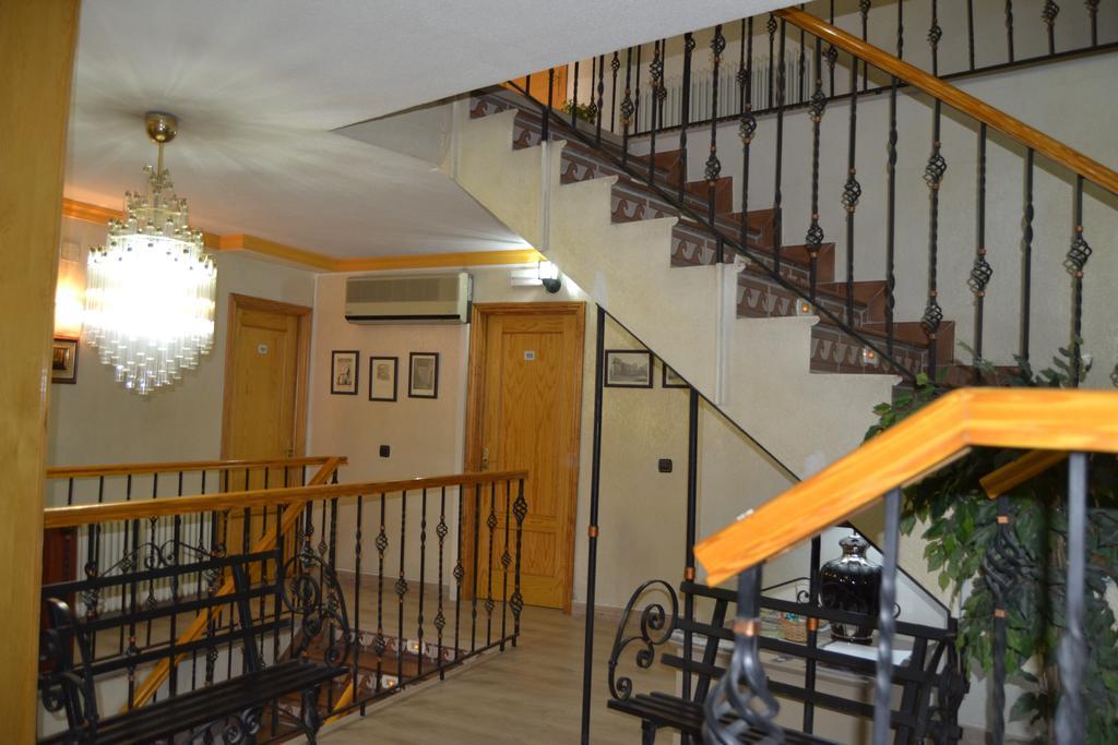 Hostal Don Juan I Alcalá de Henares Exterior foto