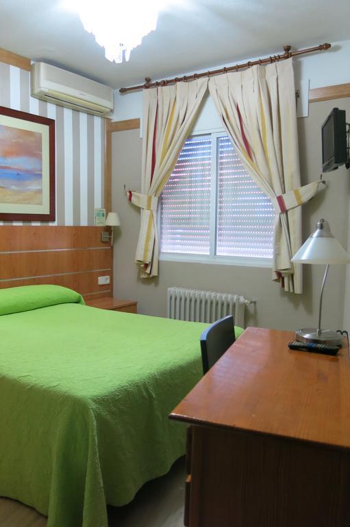 Hostal Don Juan I Alcalá de Henares Exterior foto